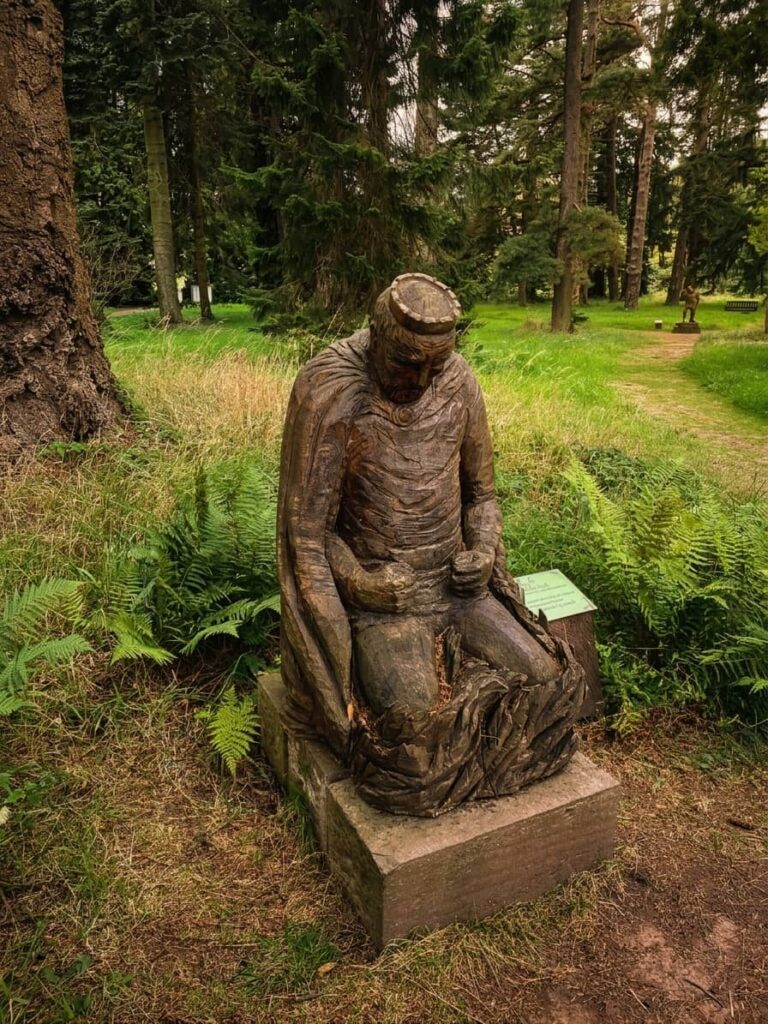 glamis castle, statue che richiamano il macbeth, glamis castle fantasmi