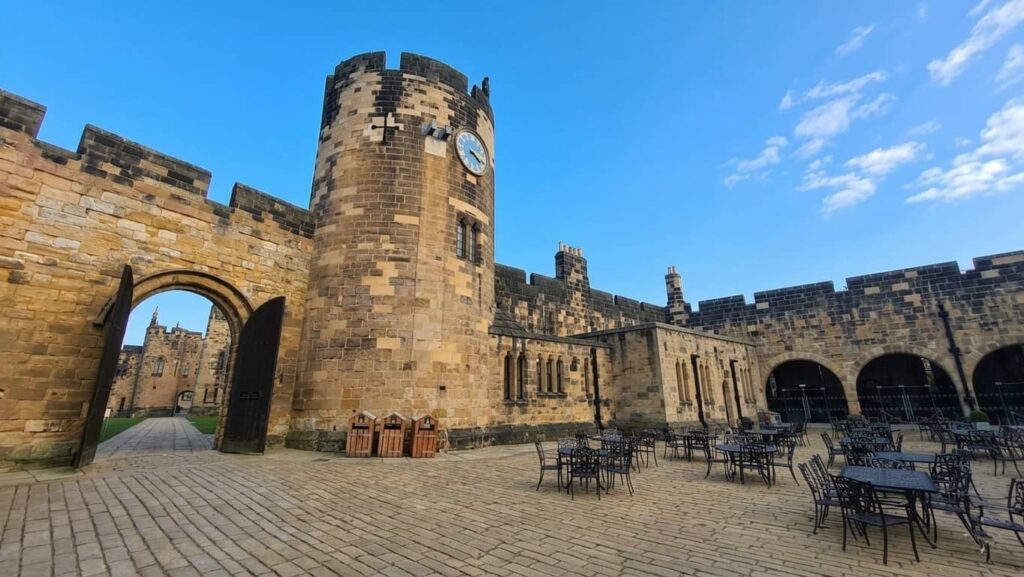 Alnwick Castle: il vero castello di Hogwarts esiste e si può visitare 41 interni alnwick castle, castello harry potter