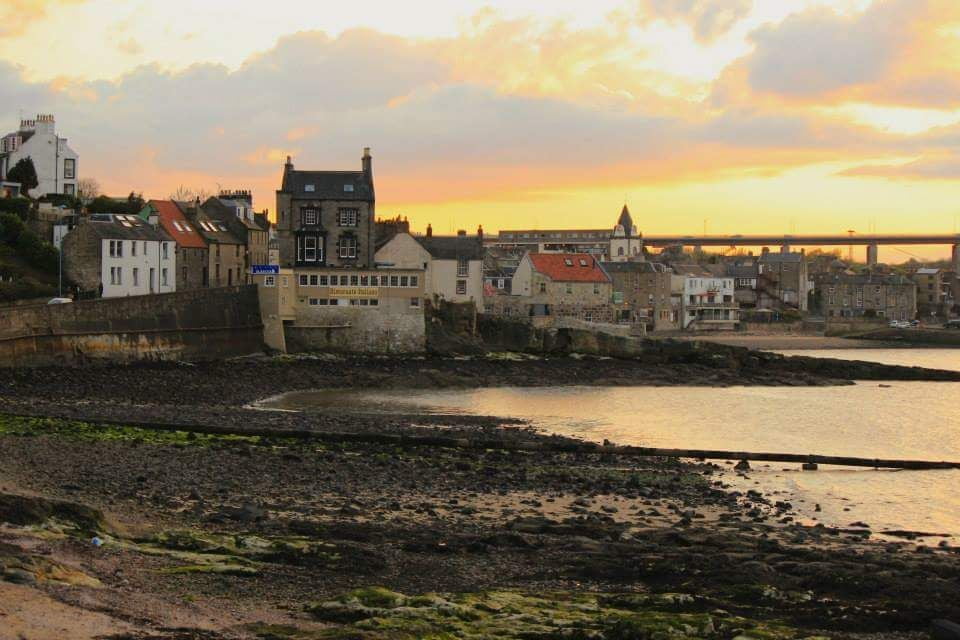 tramonto e spiaggia, queensferry scozia