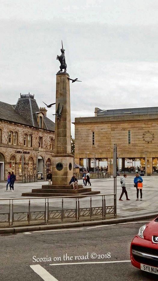 inverness - high street - unicorno scozia