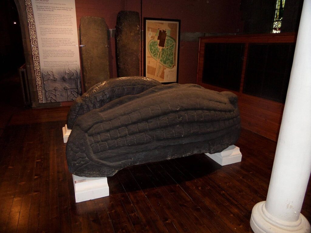 Cosa vedere a Glasgow in un week end,Le Govan Stones nella storica Govan Old Parish Church 