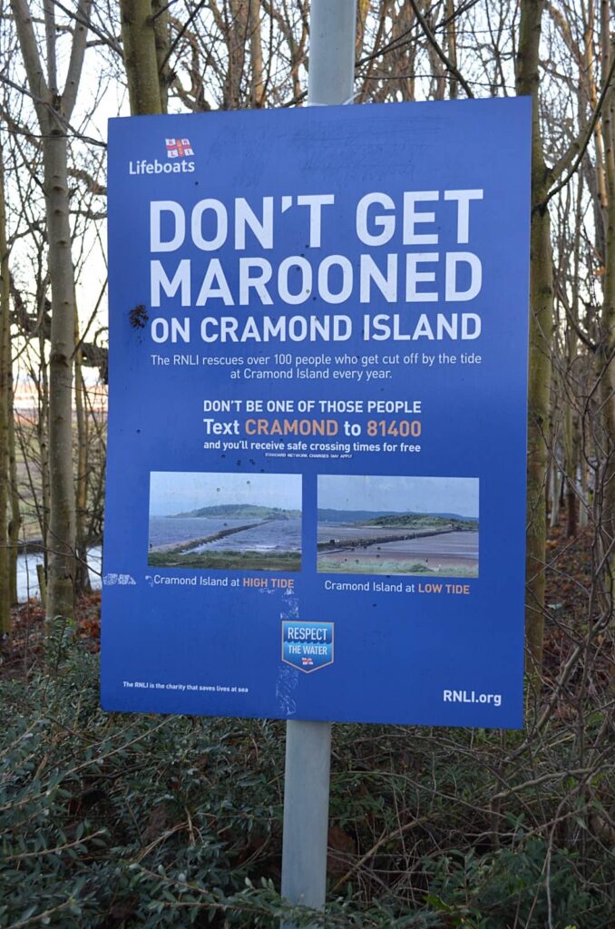 Cramond Island: a passeggio sul Firth of Forth 12 cartello di avviso cramond island, isola marea vicino edimburgo
