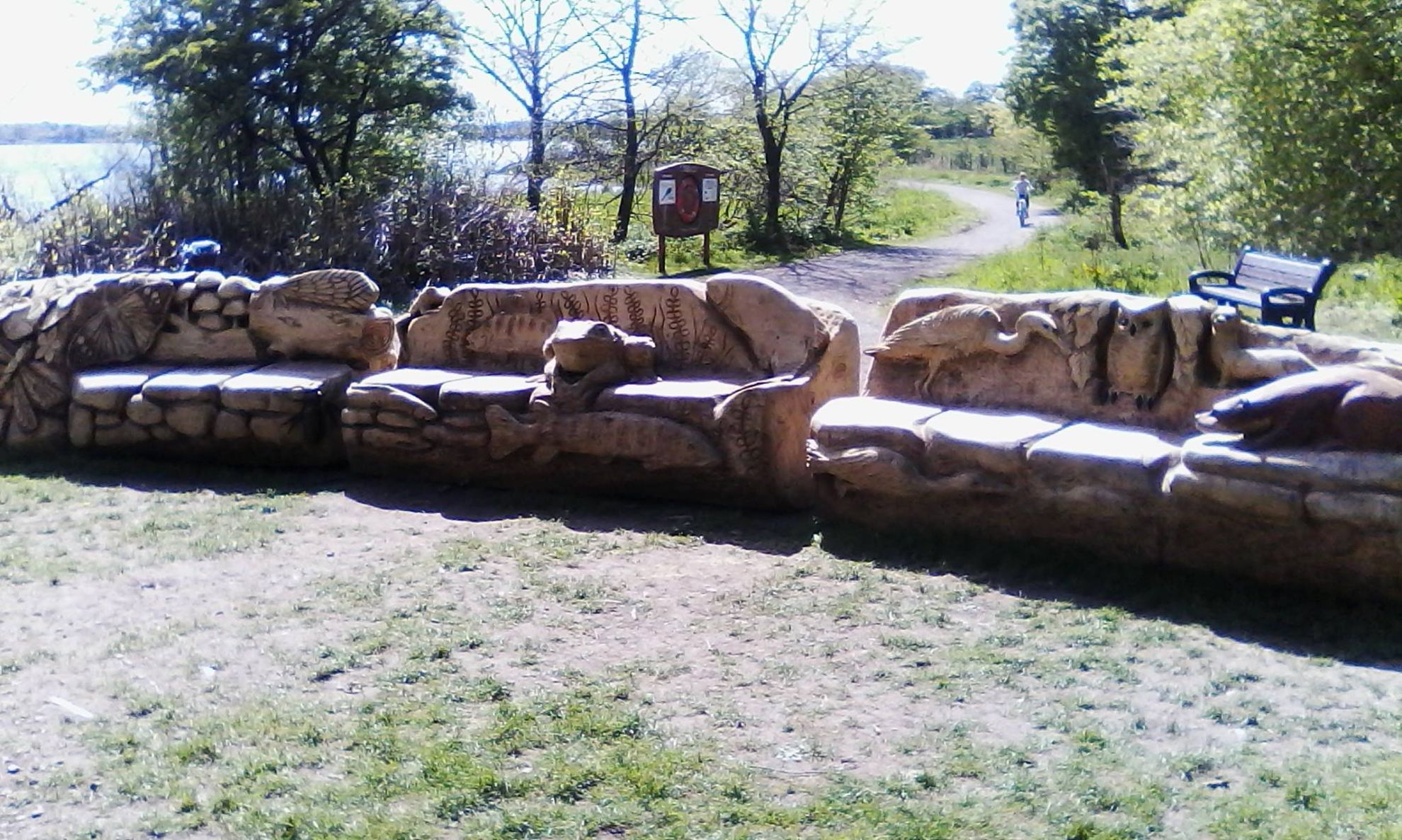 panchine sul prato