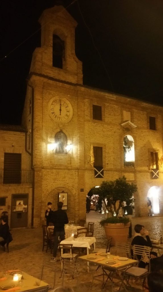 orologio, piazza, tavolini