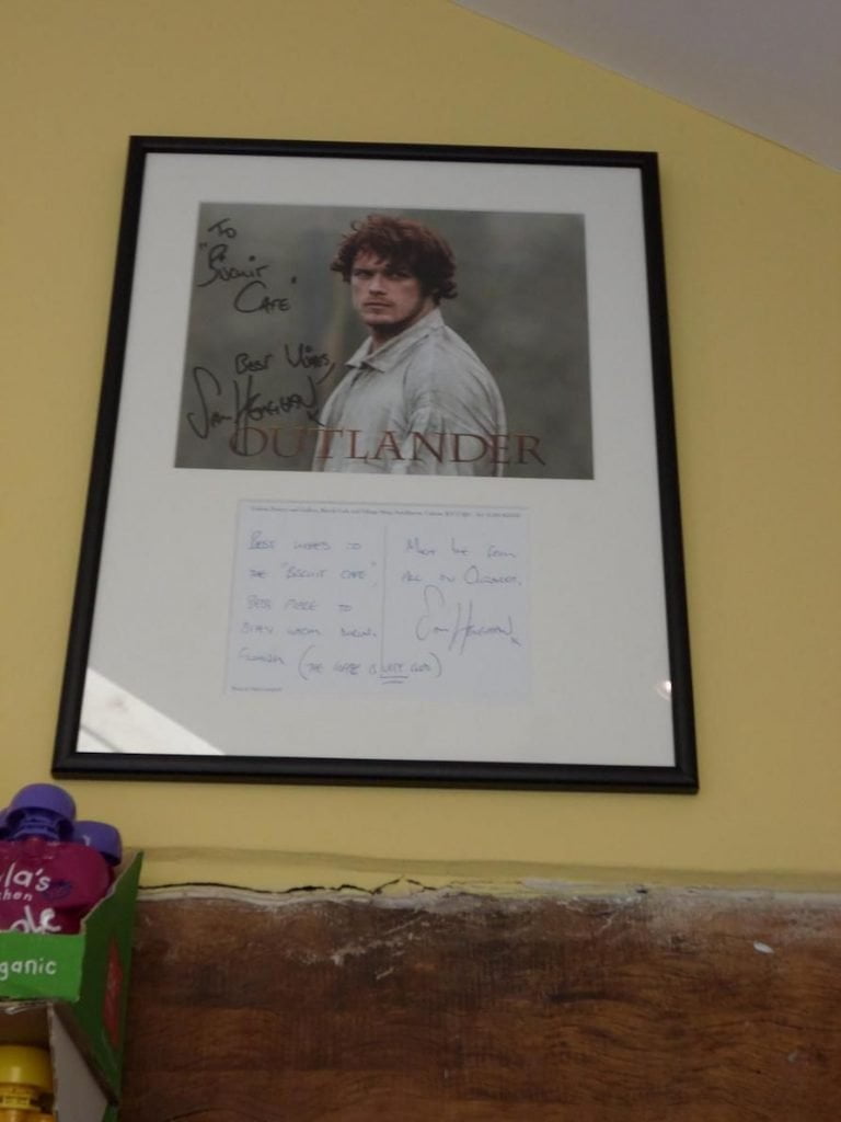 poster con dedica di attori di outlander