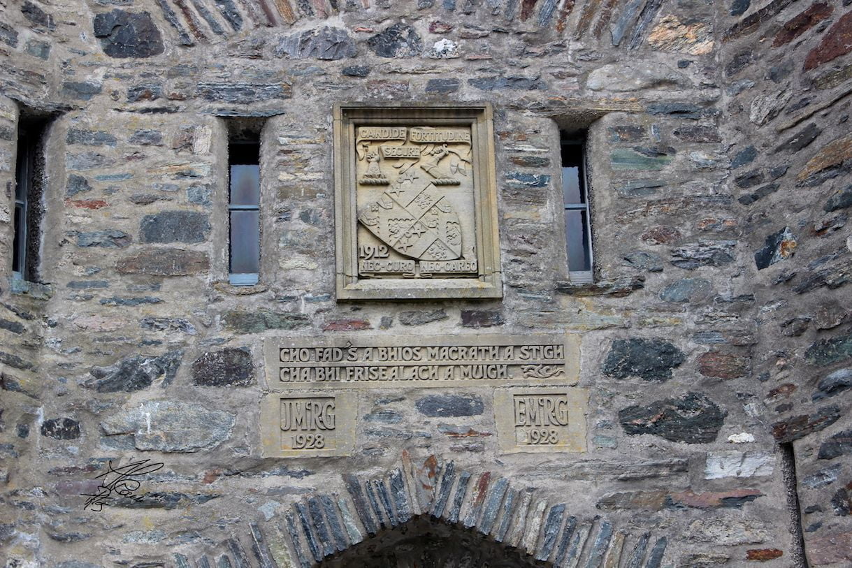eilean main gate insegna