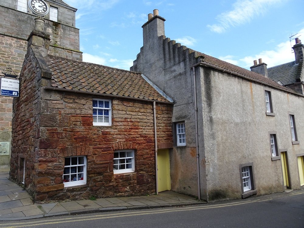 Crail, solitario e suggestivo villaggio dell'East Neuk of Fife (Scozia) 47 Tolbooth e crail museum