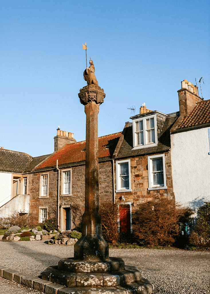 Crail, solitario e suggestivo villaggio dell'East Neuk of Fife (Scozia) 45 crail mercat cross