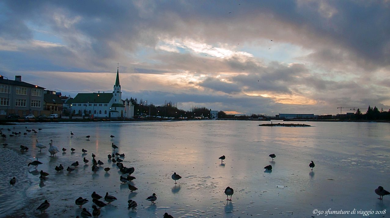 Hotel Silence di Ólafsdóttir. “La luce delle stelle più lontane è quella che arriva agli uomini più tardi" 13 Tjörnin islanda