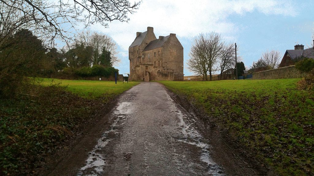 midhope castle, Broch Tuarach, dove si trova la casa di Jamie Frase outlander