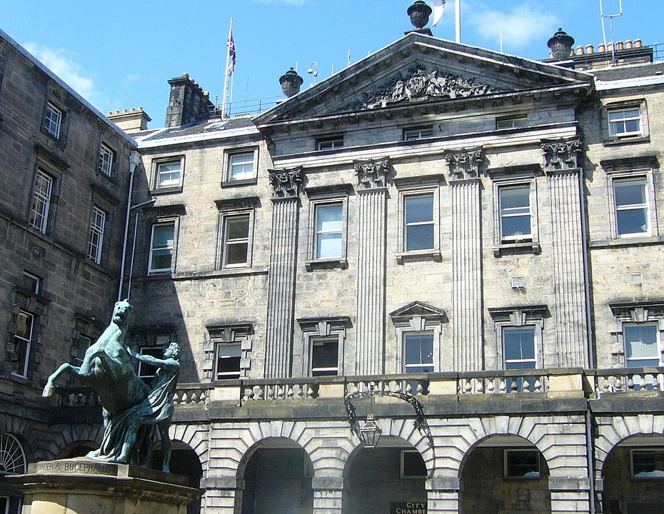 City Chambers e statua