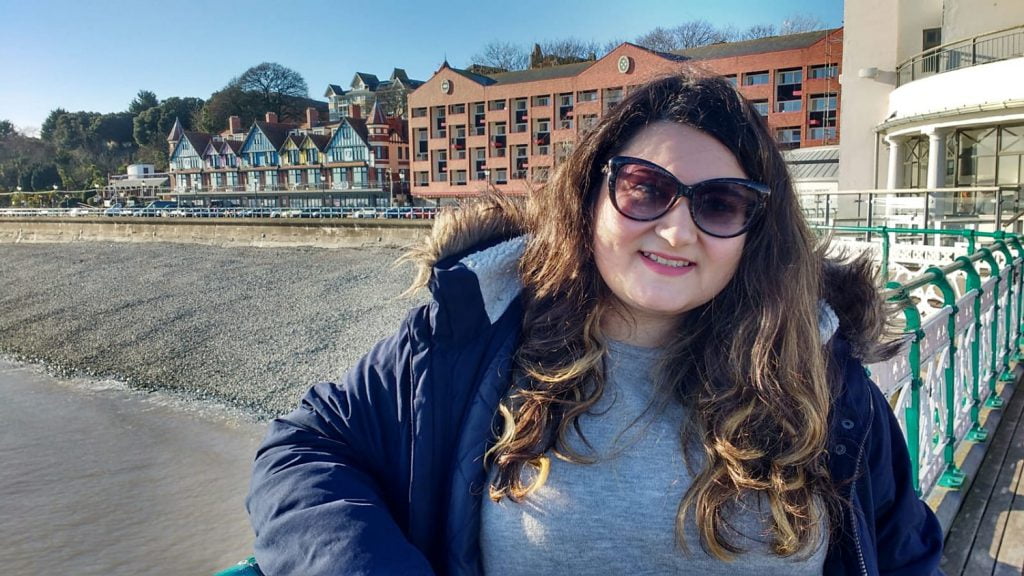 penarth, veronica expat in galles