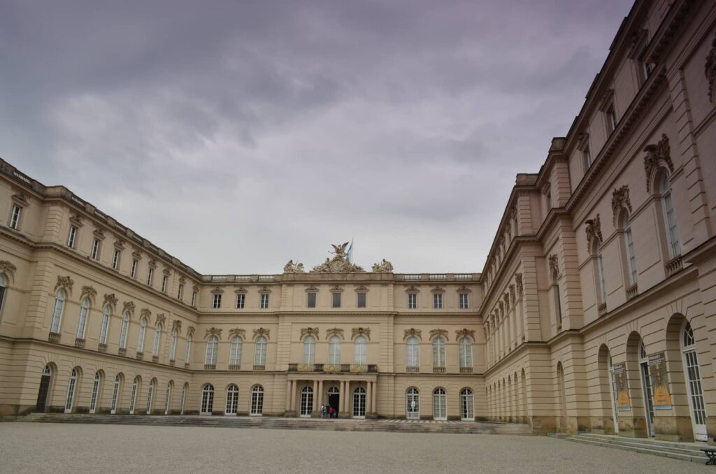 Castello di Herrenchiemsee: la Versailles bavarese sul lago Chiemsee 13 ingresso castello di Herrenchiemsee