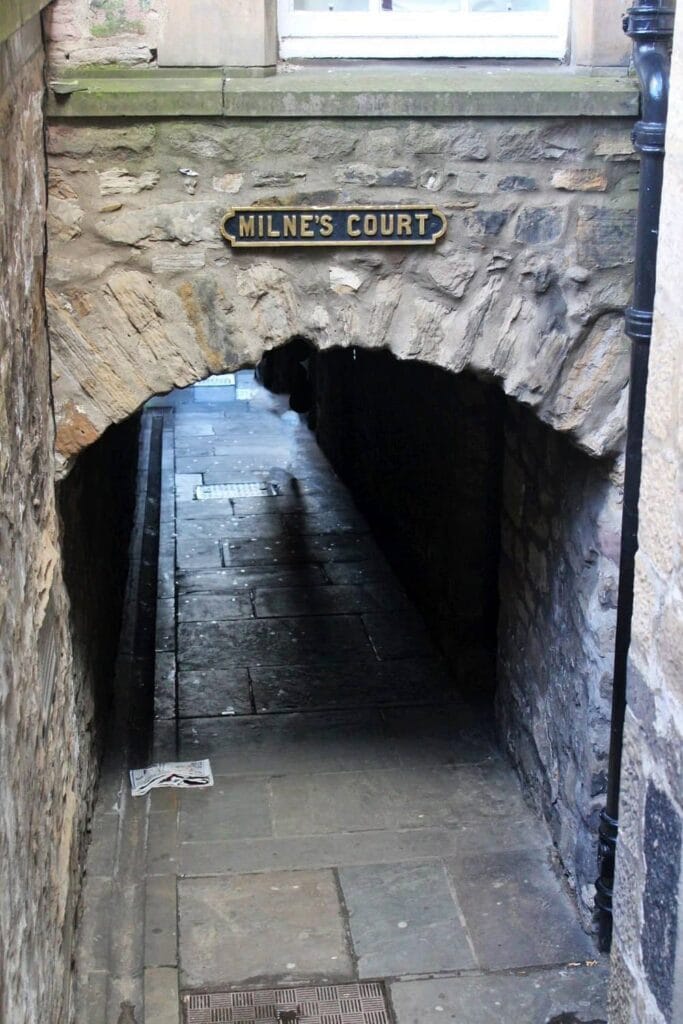 Royal Mile di Edimburgo: tutto sulla strada più famosa della città 30 Milne’s Court, royal mile di edimburgo