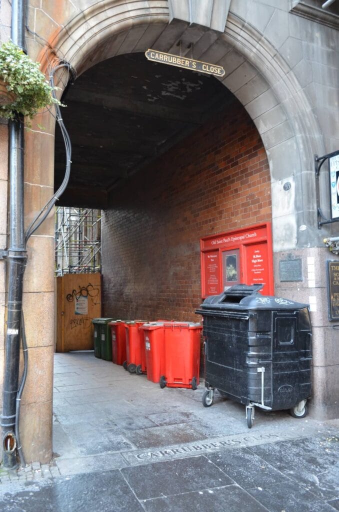 Royal Mile di Edimburgo: tutto sulla strada più famosa della città 100 Carrubber's Close