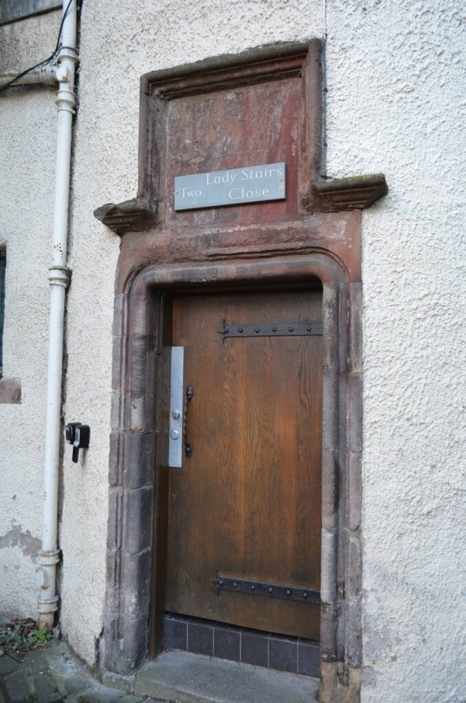 Royal Mile di Edimburgo: tutto sulla strada più famosa della città 39 lady stair's close, royal mile di edimburgo