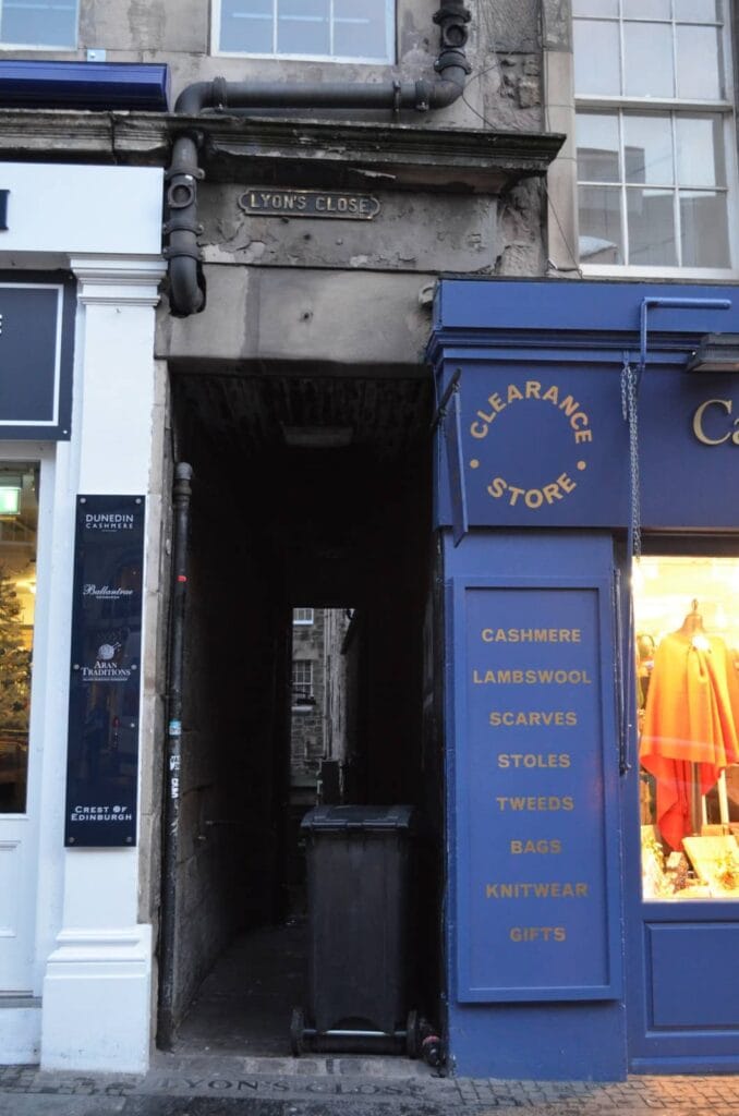 Royal Mile di Edimburgo: tutto sulla strada più famosa della città 90 lyon's close, royal mile edimburgo