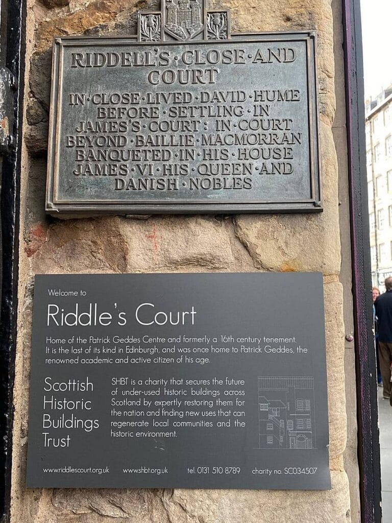 Royal Mile di Edimburgo: tutto sulla strada più famosa della città 52 close di edimburgo, Riddle's court