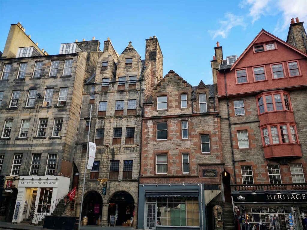 viste sul royal mile di edimburgo