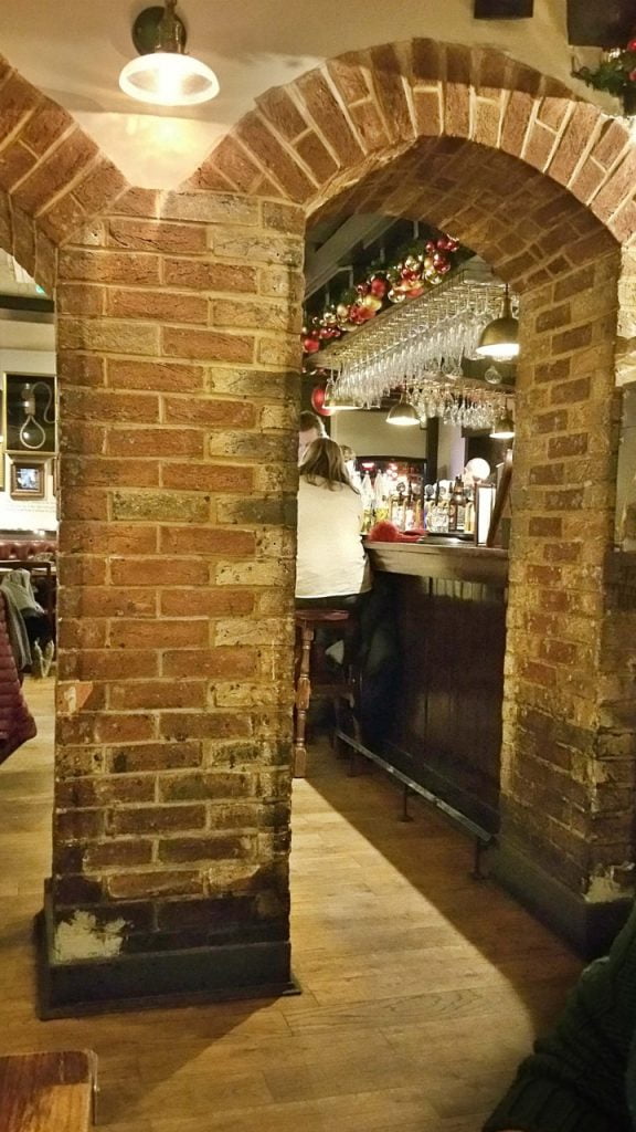 intero di pub a edimburgo