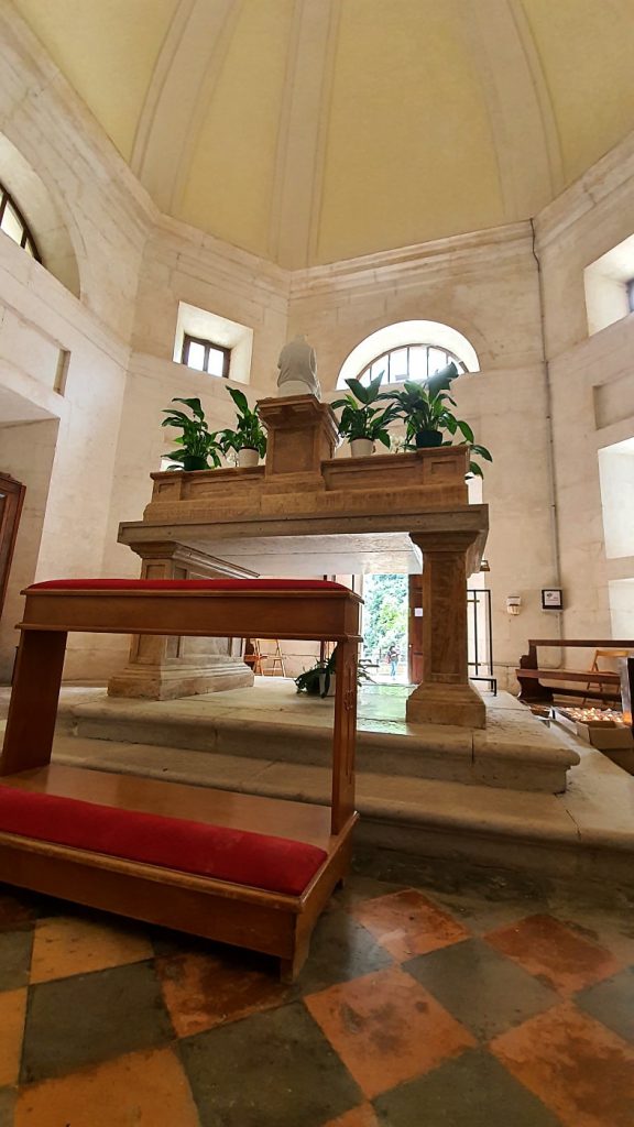 tempio valadier - cosa vedere nelle marche - tempietto valadier genga
