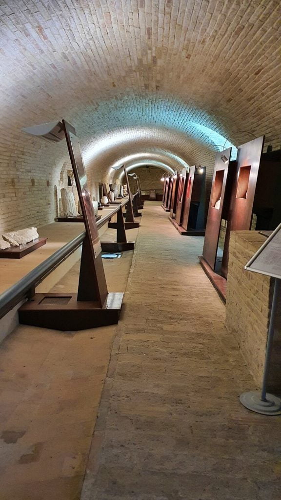sala delle oliere - abbazia di fiastra macerata