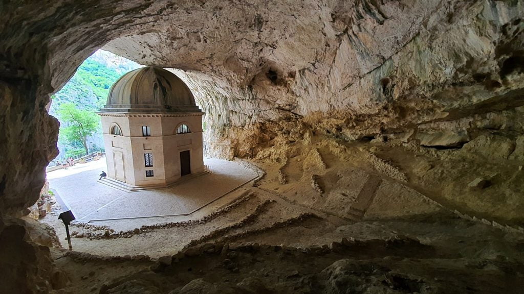 tempio del valadier orari, tempietto valadier genga, tempio del valadier prezzi