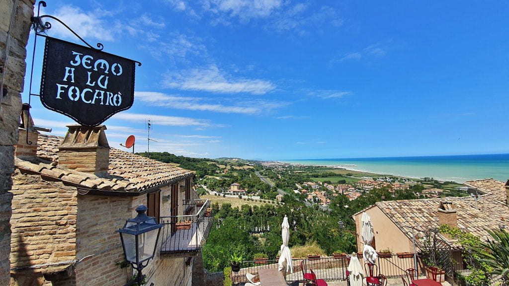 Torre di Palme: cosa vedere nel borgo romantico delle Marche 26 viste sul mare adriatico, il borgo di torre di palme