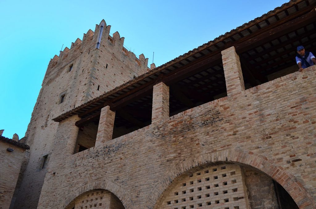 castello della rancia di tolentino, marche