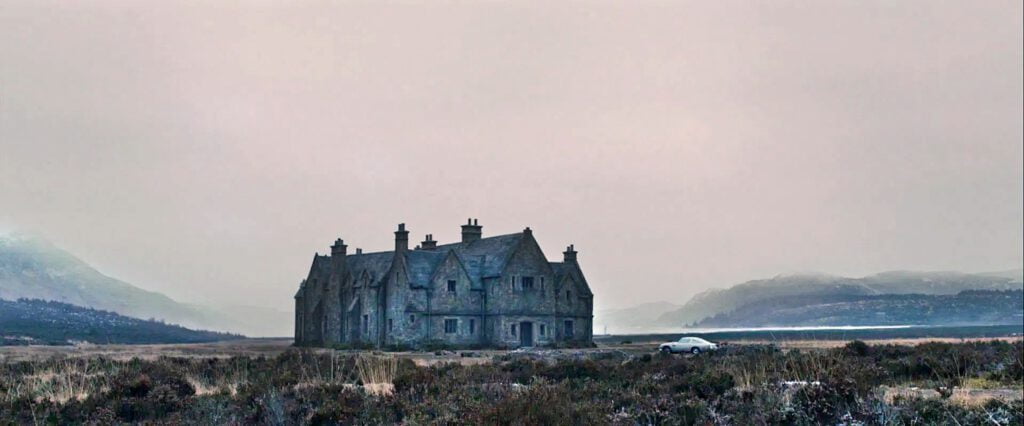 loch crinan scozia - james bond locations in scozia