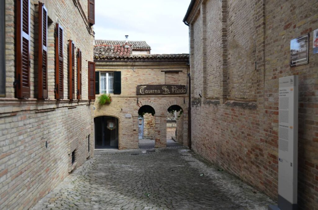 Montecassiano cosa vedere nel borgo medievale tra le colline marchigiane