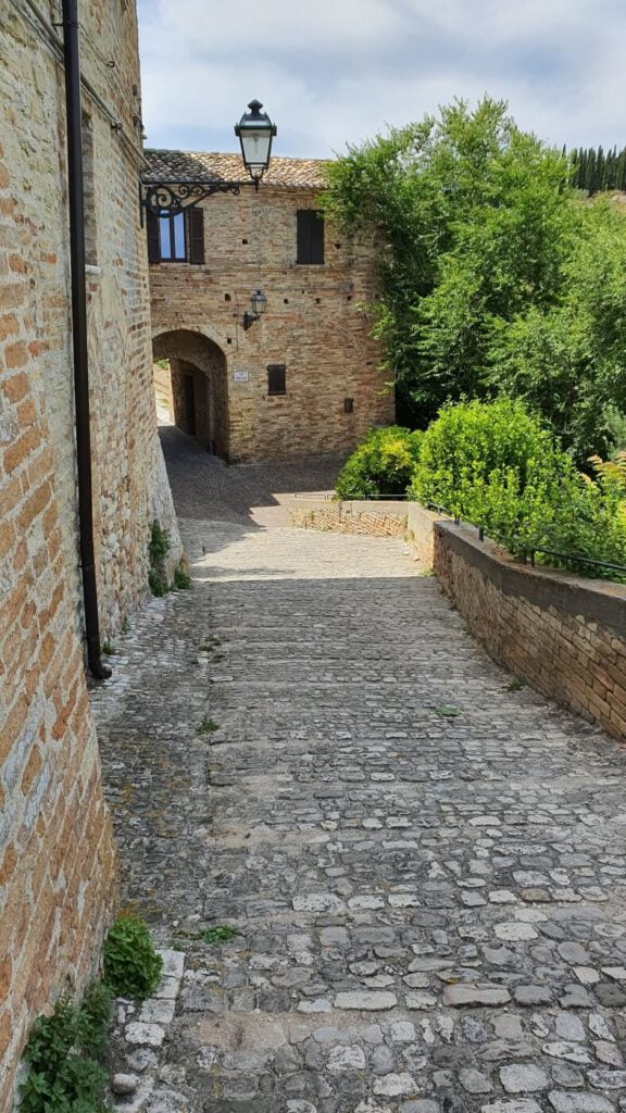 antico castello, vecchio incasato, borghi delle marche, visitare le marche, visitare grottammare