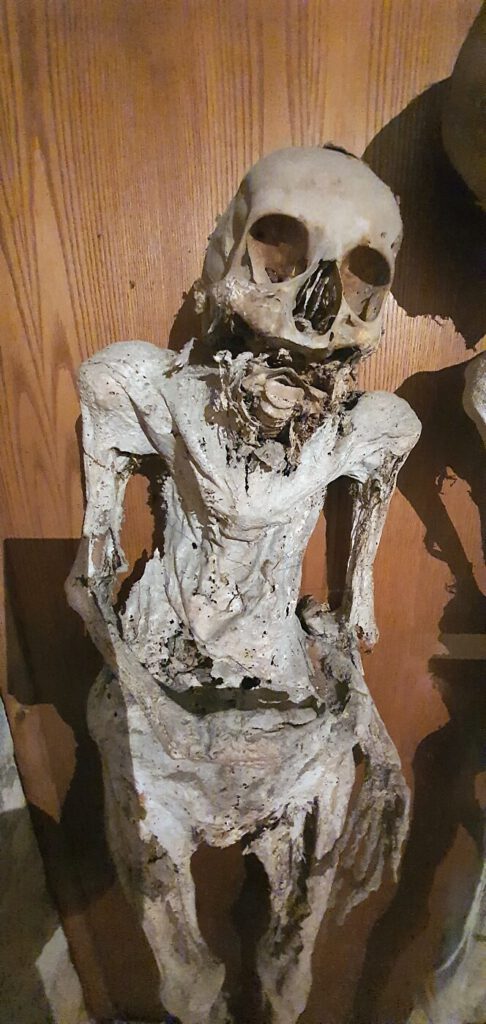 il cimitero delle mummie, urbania