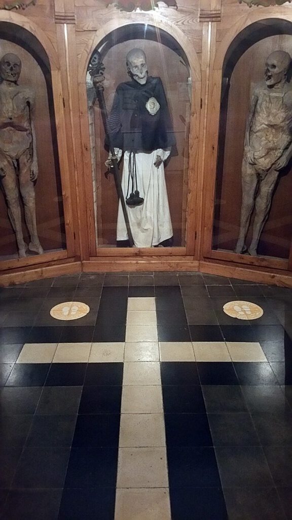 il cimitero delle mummie di urbania