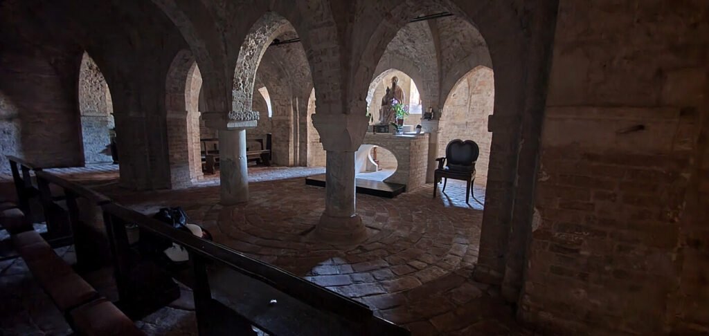 cripta abbazia di san firmano, montelupone chiese