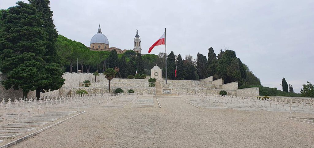 cimitero militare polacco di Loreto, cosa visitare a loreto