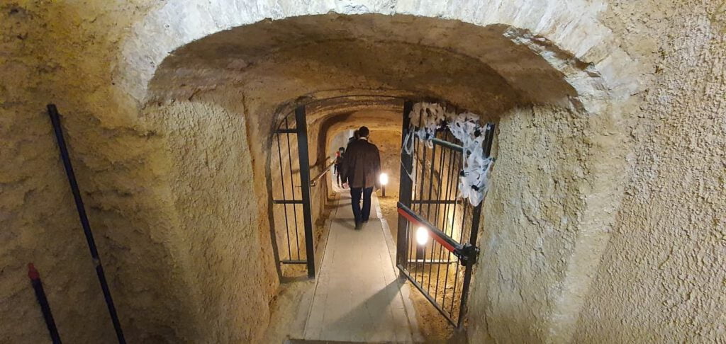 la città sotterranea di camerano, grotte ipogee di camerano, camerano grotte orari