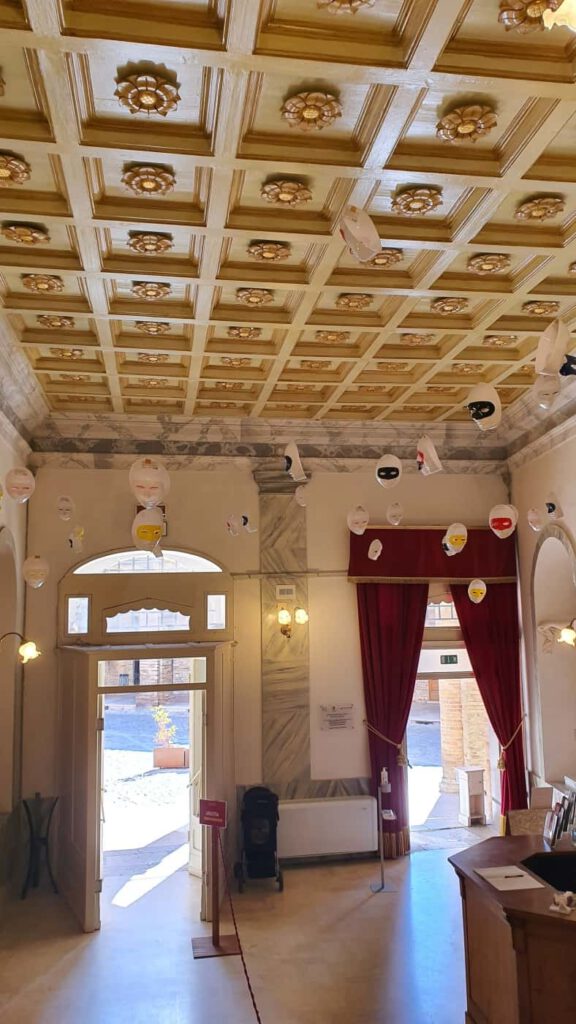 teatri marchigiani, teatro serpente aureo