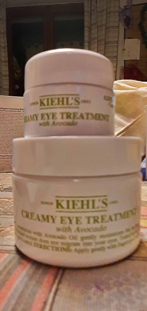 crema contorno occhi di kiehl's - skin care routine - cura della pelle in viaggio