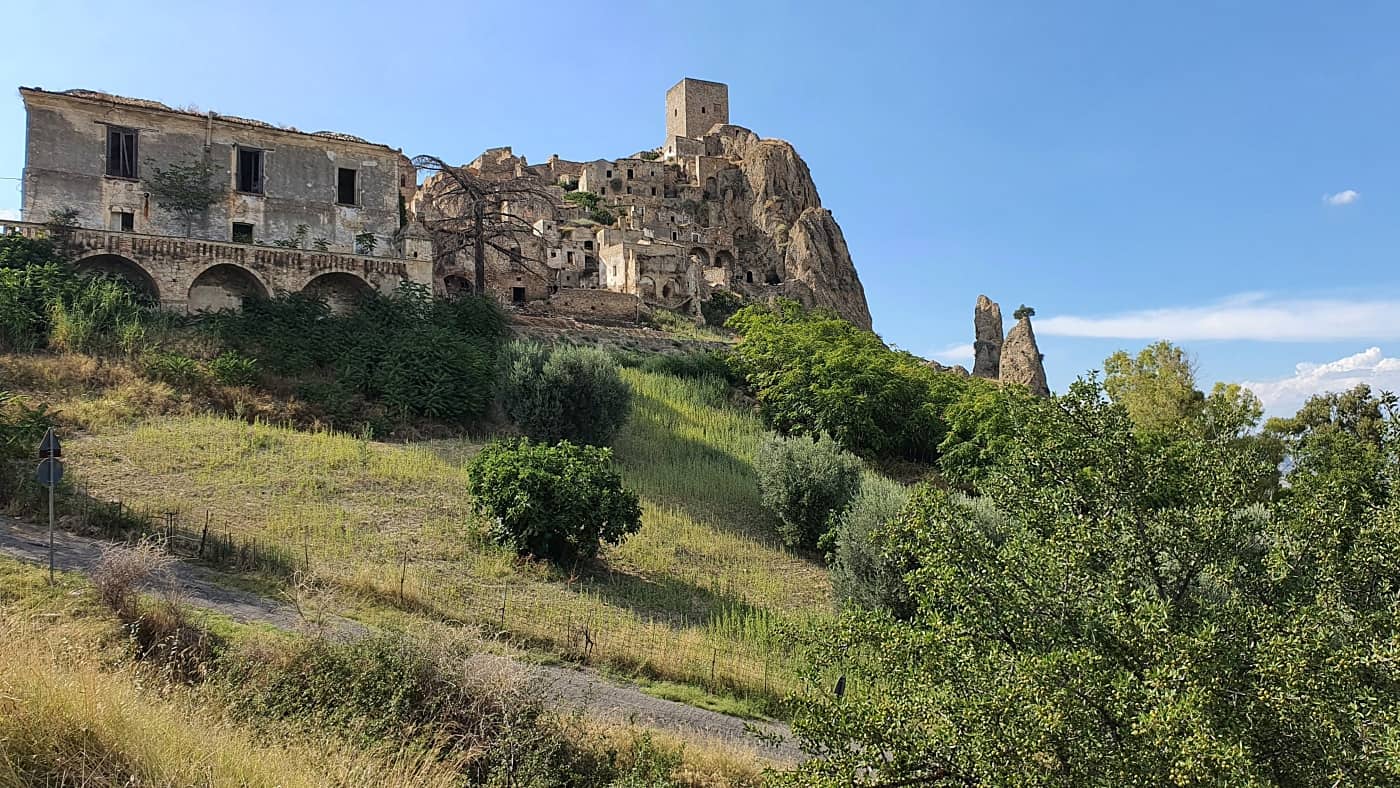 Cosa vedere in Basilicata: itinerario di 7 giorni tra borghi e suggestioni 23 craco città fantasma, borgo disabitato di craco