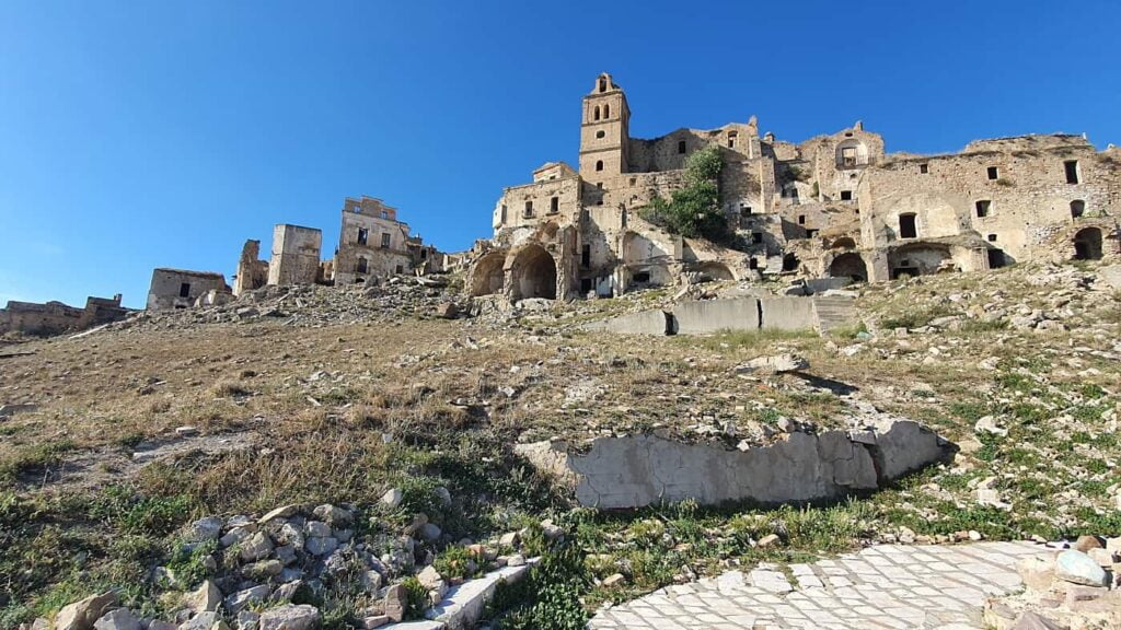 craco la città fantasma, ghost town in italia, craco borgo fantasma