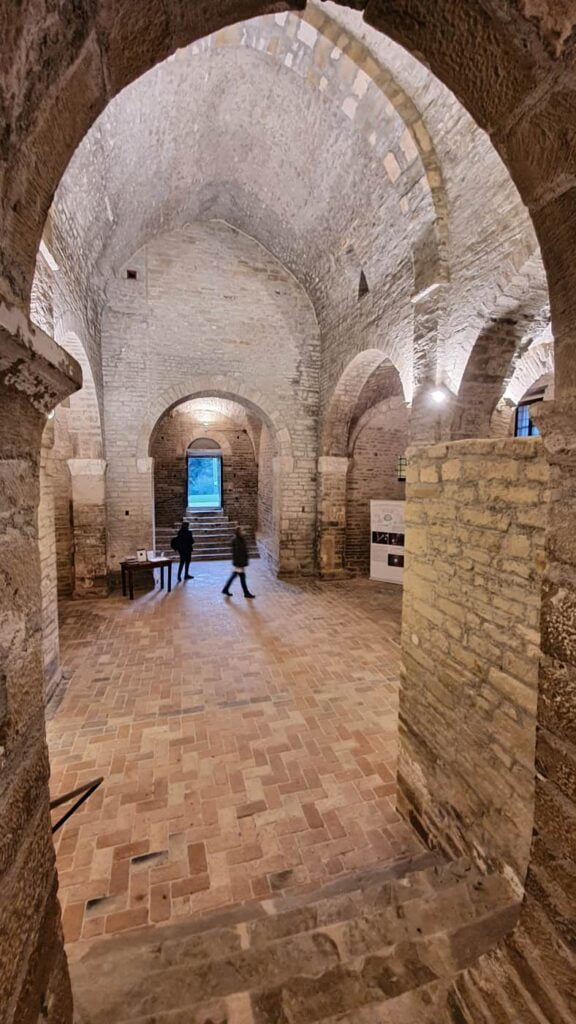 abbazia di sant'urbano, luogo sacro delle Marche