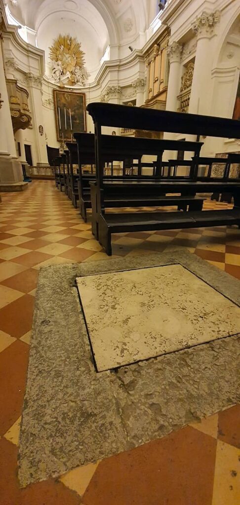 chiesa di san francesco camerano, mistero camerano