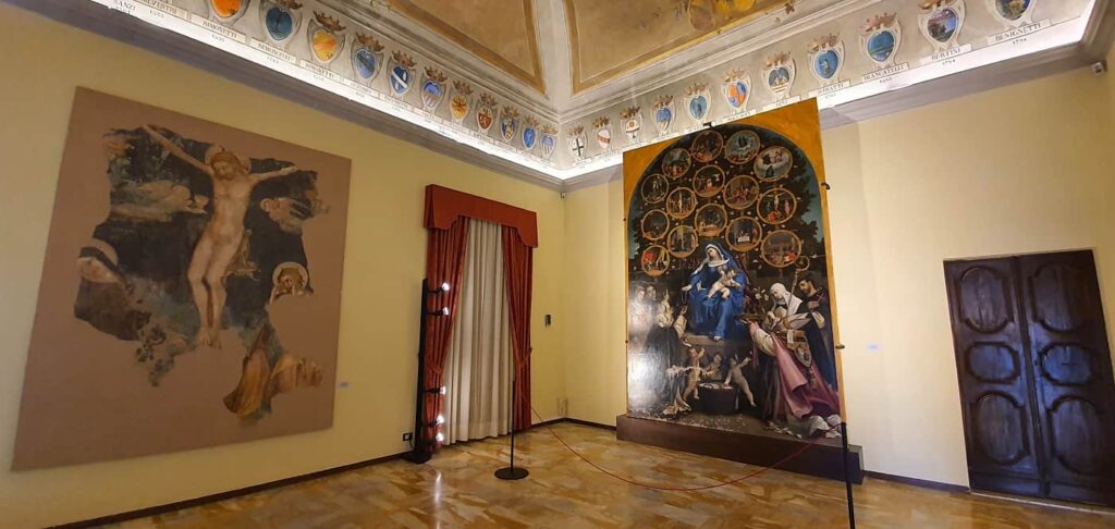sala degli stemmi - palazzo comunale cingoli - madonna del rosario - lorenzo lotto
