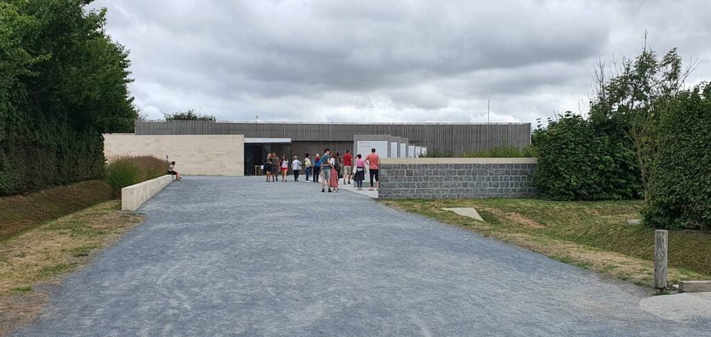 Cosa vedere a Pointe du Hoc in Normandia 28 visitor center