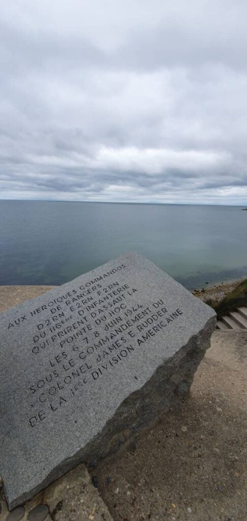 Cosa vedere a Pointe du Hoc in Normandia 14 Ranger Monument a Pointe du Hoc