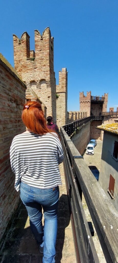 Borghi più belli delle Marche: un viaggio romantico nel medioevo 37 camminamenti di ronda