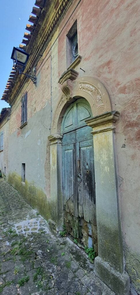 Borghi più belli delle Marche: un viaggio romantico nel medioevo 79 cosa vedere a fiorenzuola di focara