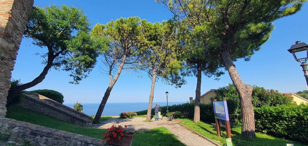 Borghi più belli delle Marche: un viaggio romantico nel medioevo 76 fiorenzuola di focara, borghi più belli delle marche