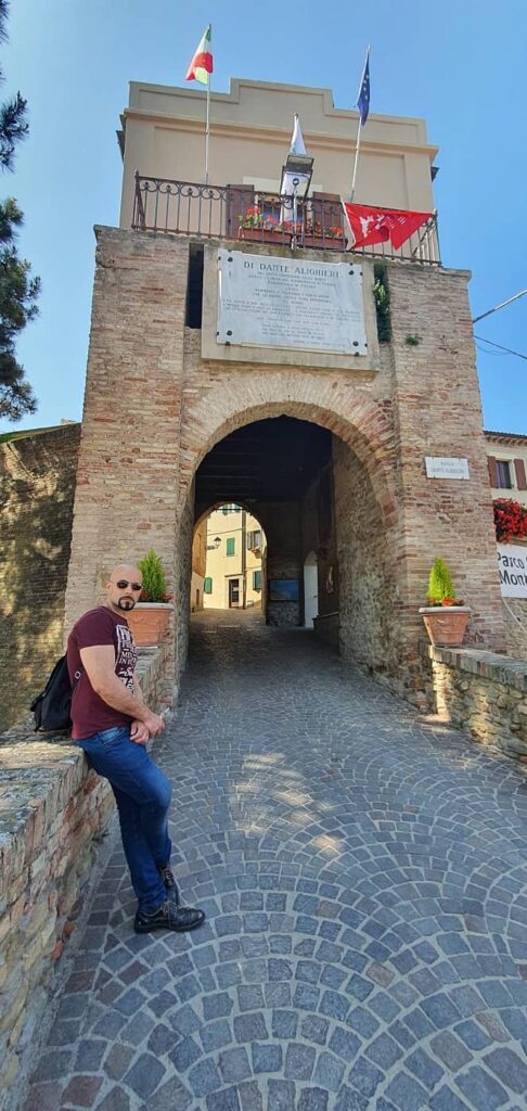 Borghi più belli delle Marche: un viaggio romantico nel medioevo 66 fiorenzuola di focara, borghi più belli delle marche